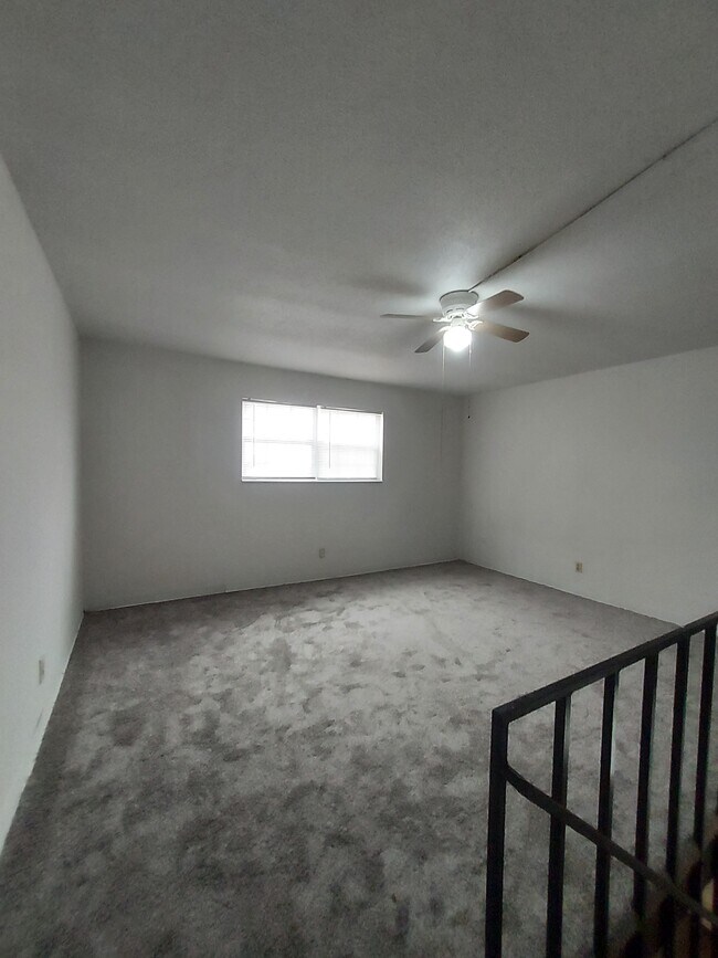 Building Photo - 187 Buckingham St