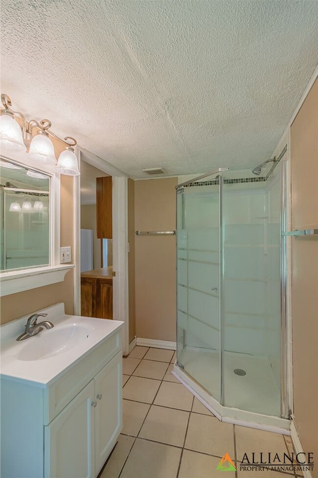 Building Photo - Detached Two Stall Garage!