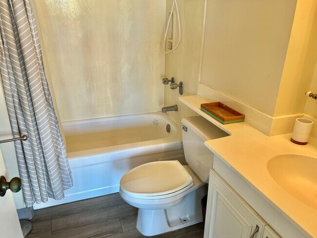 Building Photo - Kinau Lanais Furn. 1 Bdrm., 1 bathroom with 1 cov'd/sec'd  parking