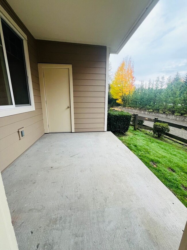 Building Photo - Sunny and Bright 2 Bedroom 1 Bathroom Cond...