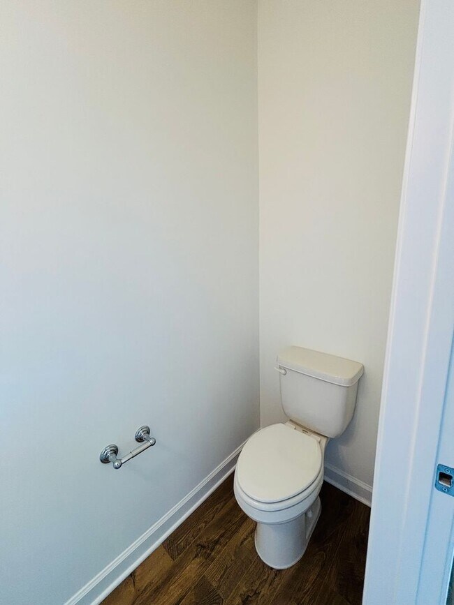 Building Photo - 3 Bedroom 2.5 Bath Townhouse