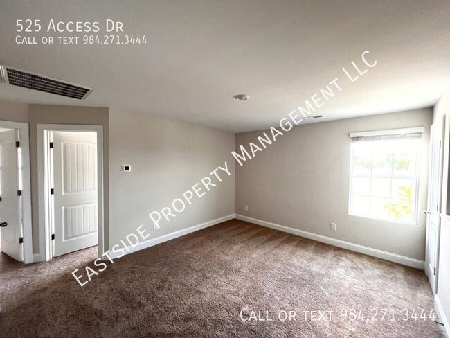Building Photo - 525 Access Dr