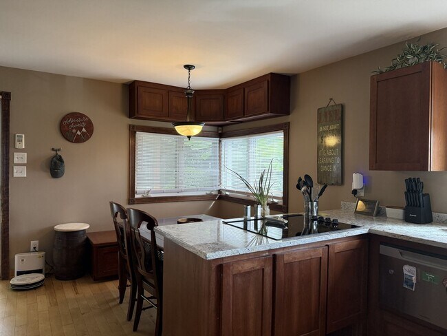 Building Photo - Adorable 2-Bedroom Cottage in Marion!