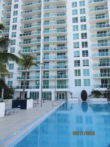 Building Photo - 950 Brickell Bay Dr