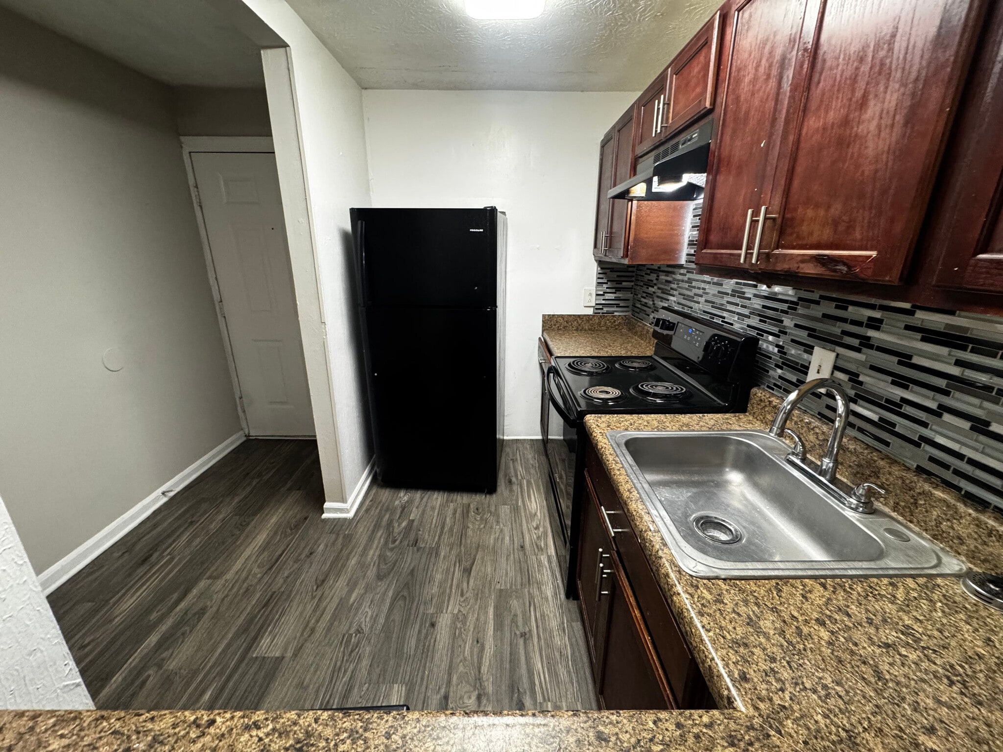 Building Photo - Room in Apartment on Stanton Rd SW