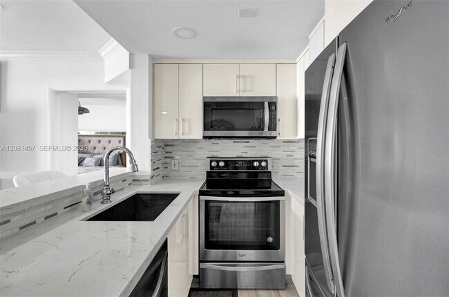 Building Photo - 1460 Ocean Dr