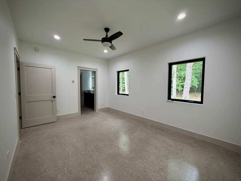 Building Photo - 10673 US 31
