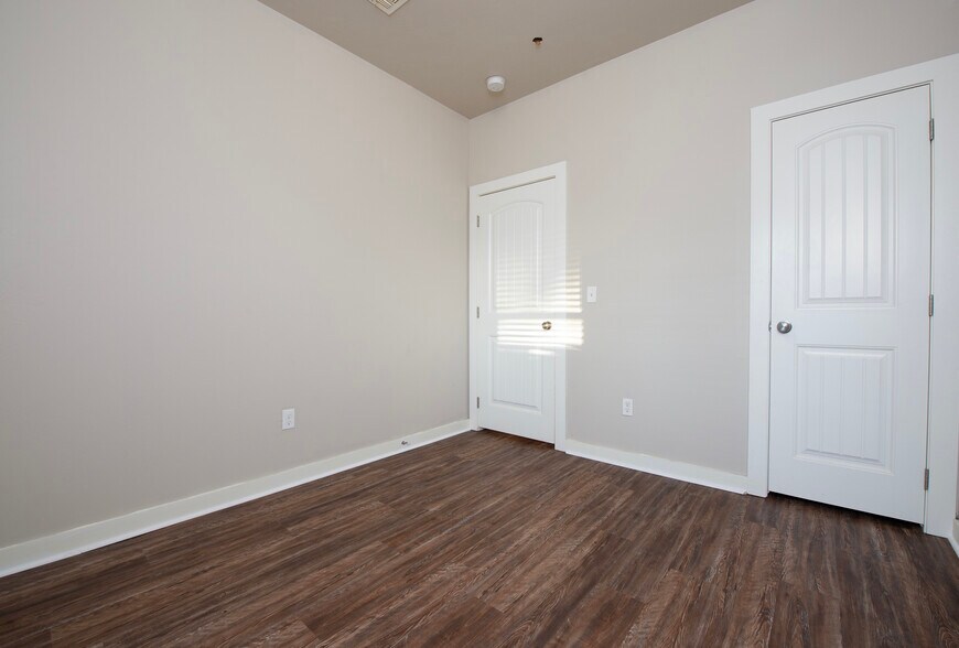 Building Photo - 5219 Oakwood Villas Ct