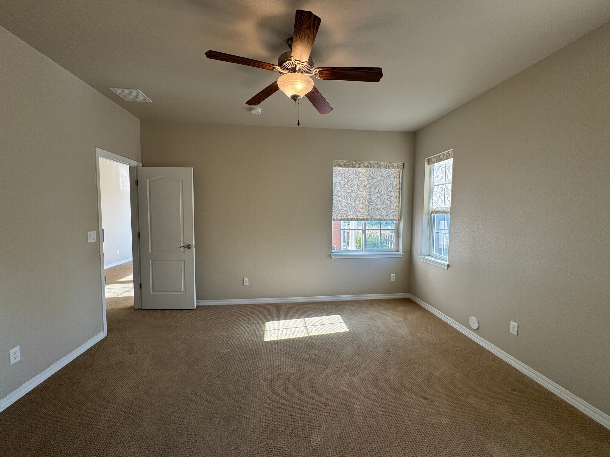 Building Photo - 475 Eclipse Dr