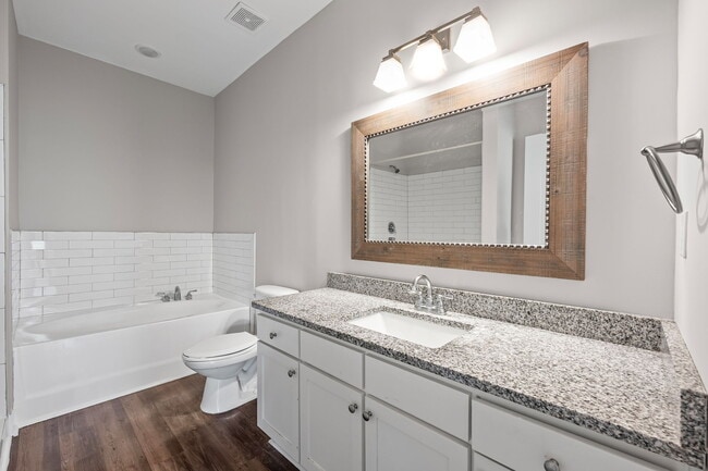 Building Photo - 840 United Ave SE