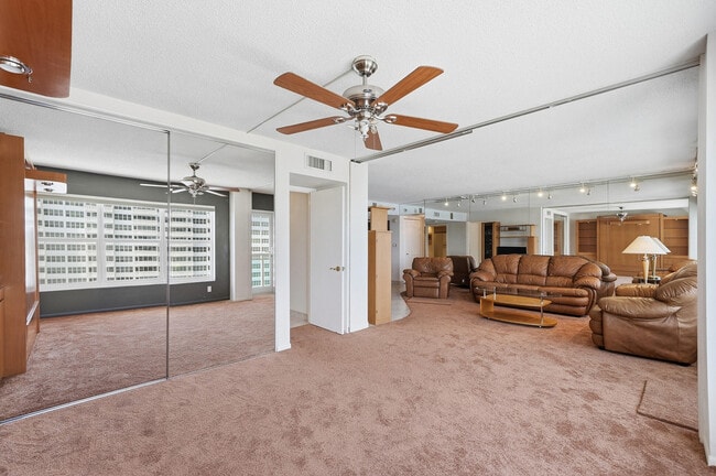 Building Photo - 3900 Galt Ocean Dr