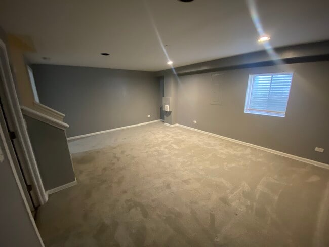 Building Photo - 463 Springwood Dr