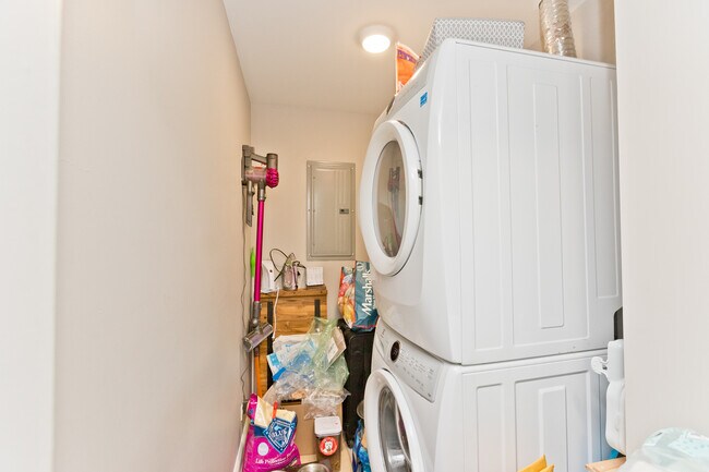 Building Photo - 2451 W Haddon Ave