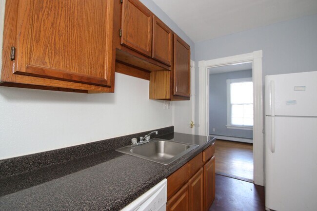 Building Photo - 198 Blatchley Ave