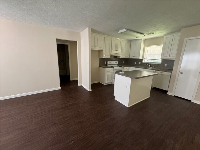 Building Photo - 16310 Long Valley Ct