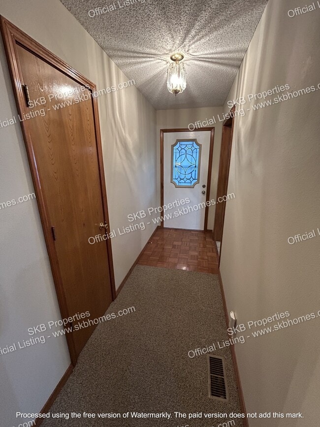 Building Photo - 3417 Ridge Dr