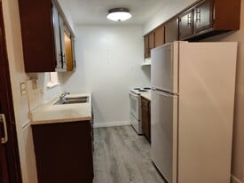 Building Photo - 1309 W Chestnut St