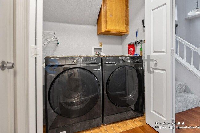 Building Photo - 281 Scotts Valley