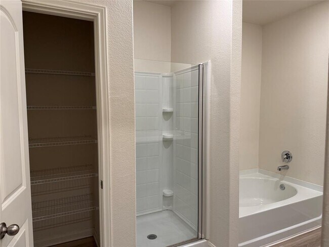 Building Photo - 469 Amberwood Pk Dr