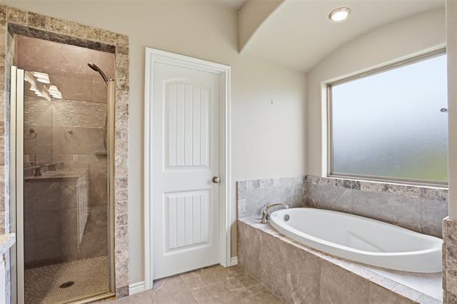Building Photo - 3316 Windcrest Dr