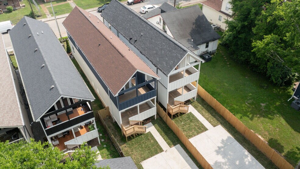 Building Photo - 2416 Albion St