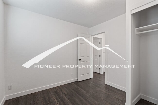 Building Photo - Stylishly Renovated Home with Enclosed Fence, AC and 1 Car Garage