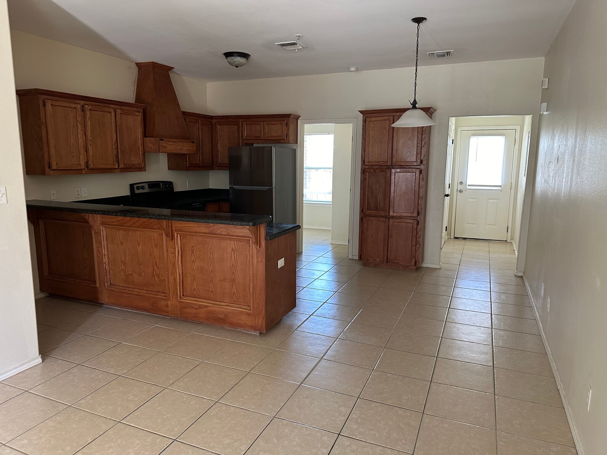 Building Photo - 1600 Omni Ave