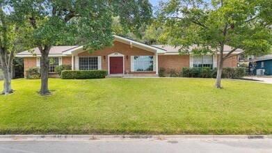 Building Photo - 1601 Cliffside Dr
