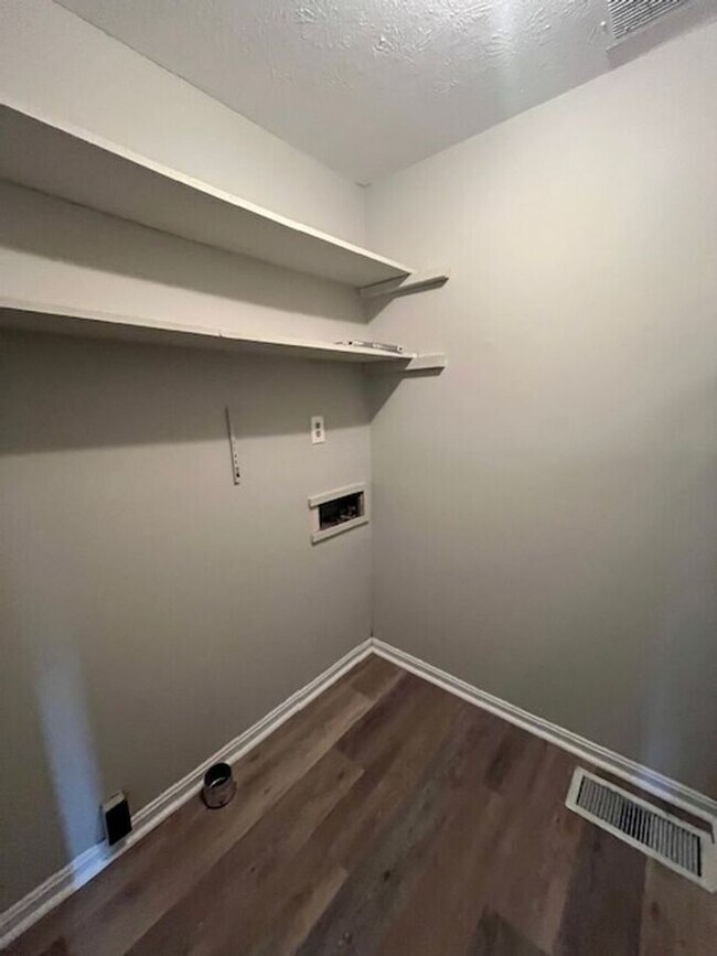 Building Photo - 2160 Winterberry Dr