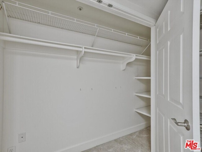 Building Photo - 937 12th St
