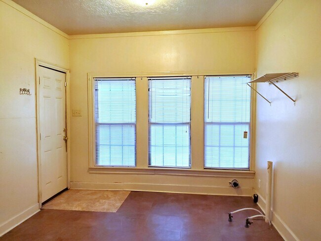 Building Photo - 2021 Wignall Ave