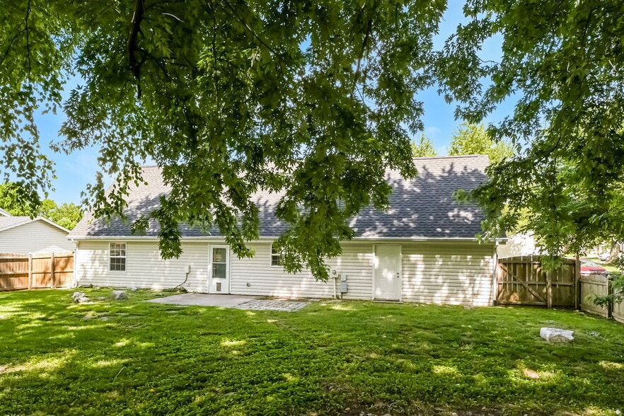 Building Photo - 705 Aster Ln