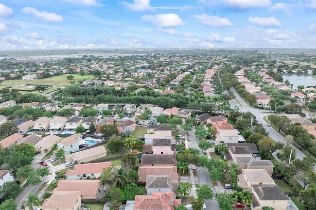 Building Photo - 1431 SE 18th Terrace