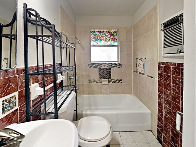 Building Photo - No Application Fees* $250 off 1st Months R...