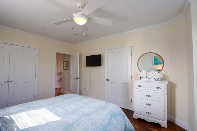 Building Photo - 1008 Tremont St