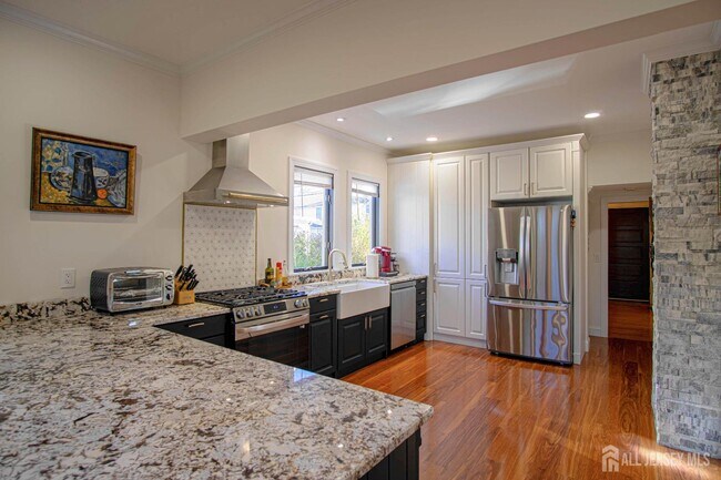 Building Photo - 9 Academy St