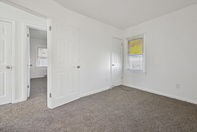 Building Photo - $1095 3 bedroom bungalow