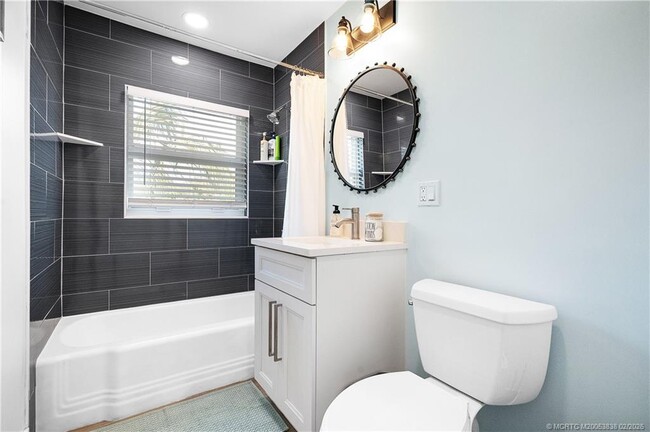 Building Photo - 901 E Madison Ave