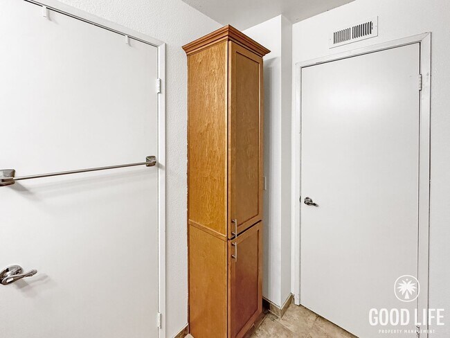 Building Photo - Mission Viejo Gem! Private Yard, Vaulted Ceilings & Resort-Style Pool + Spa