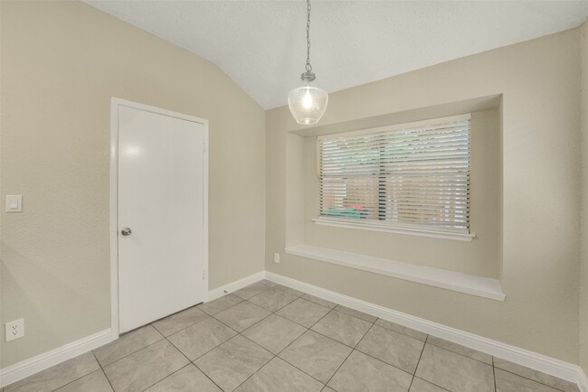 Building Photo - 21211 Park Mt Dr