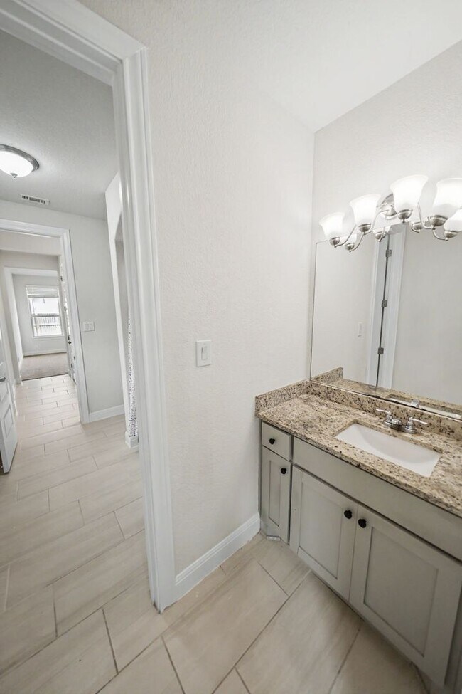 Building Photo - Stunning 4BR Home with 3-Car Garage in Turning Stone - Realtor Commission: $750