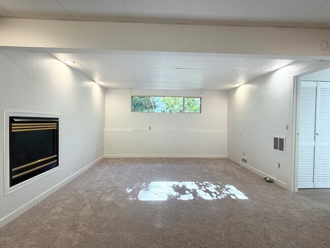 Building Photo - Fully updated 4 bedroom Federal Way home