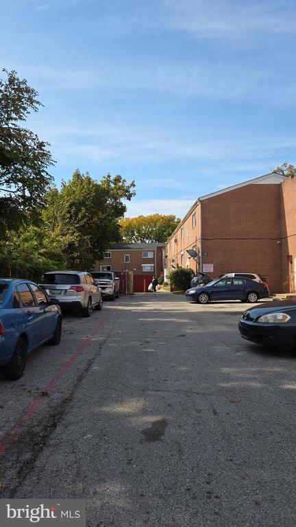 Building Photo - 5018 Denmore Ave