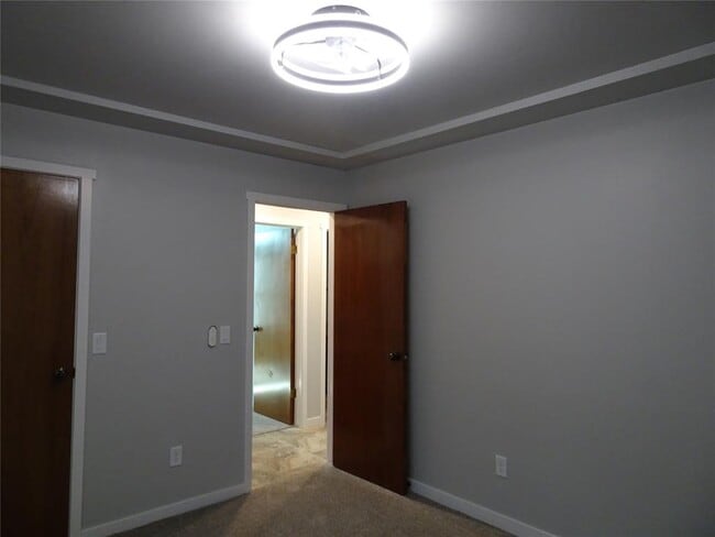 Building Photo - 8412 Pinewood Dr