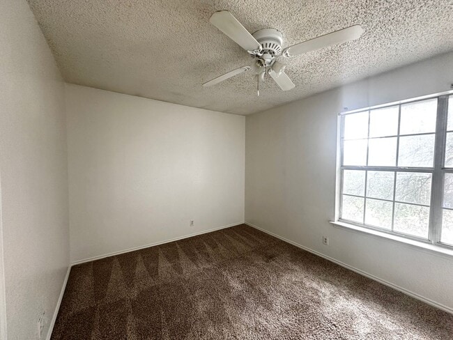Building Photo - 512 Dusty Leather Ct