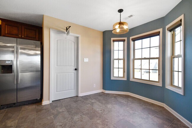 Building Photo - Pet Friendly Three Bedroom with Bonus!