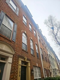 Building Photo - Stunning 3 Bed 2.5 Bath Interior Brick Tow...