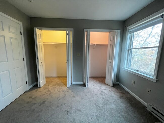 Building Photo - 812 Lake Vista Dr