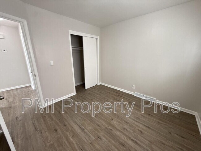 Building Photo - 7701 W Hampton Ave