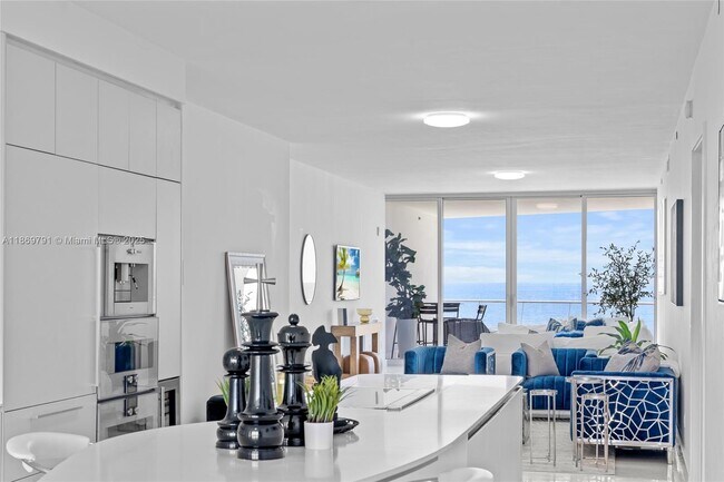 Building Photo - 16901 Collins Ave